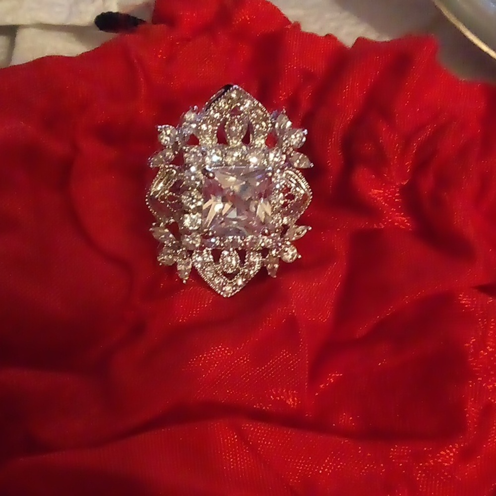 Beautiful sparkling silver ring with crystals